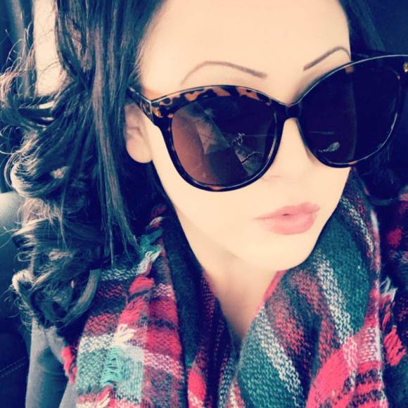 Meet your Posher, Amanda - Picture 1 of 1